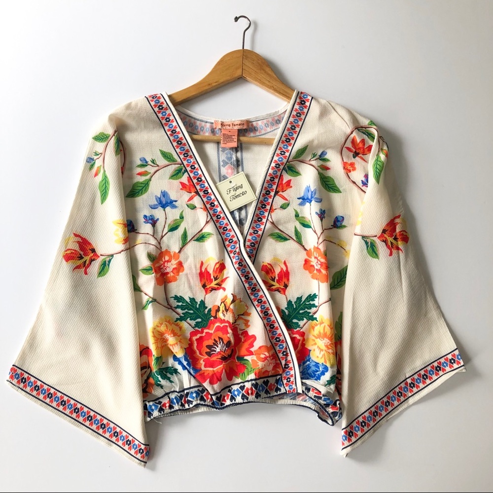 🆕 Floral Surplice blouse 🌿